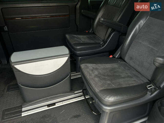 Чорний Фольксваген Мультиван, об'ємом двигуна 2 л та пробігом 311 тис. км за 21499 $, фото 20 на Automoto.ua