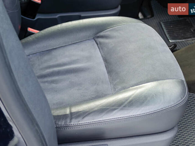 Черный Фольксваген Мультиван, объемом двигателя 1.98 л и пробегом 389 тыс. км за 23333 $, фото 32 на Automoto.ua