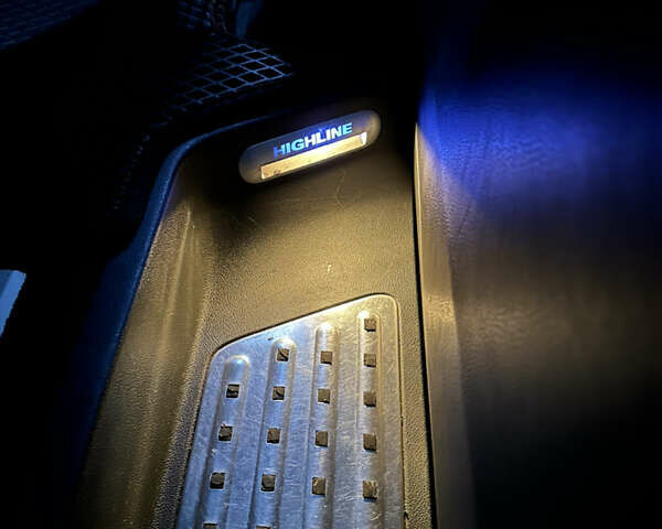 Черный Фольксваген Мультиван, объемом двигателя 1.98 л и пробегом 365 тыс. км за 19999 $, фото 57 на Automoto.ua