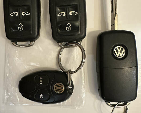 Черный Фольксваген Мультиван, объемом двигателя 1.98 л и пробегом 365 тыс. км за 19999 $, фото 65 на Automoto.ua