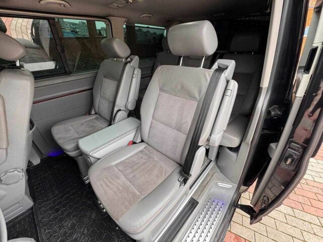 Черный Фольксваген Мультиван, объемом двигателя 2.5 л и пробегом 286 тыс. км за 18500 $, фото 9 на Automoto.ua