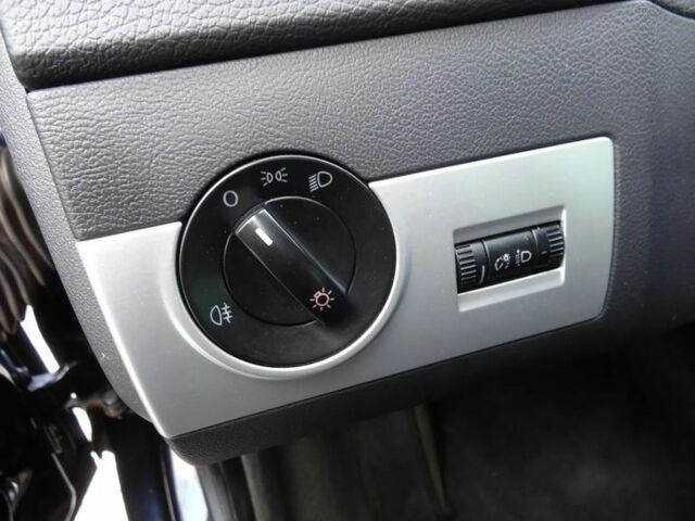 Черный Фольксваген Мультиван, объемом двигателя 2 л и пробегом 195 тыс. км за 9400 $, фото 18 на Automoto.ua