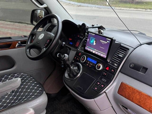 Черный Фольксваген Мультиван, объемом двигателя 2.5 л и пробегом 286 тыс. км за 18500 $, фото 10 на Automoto.ua