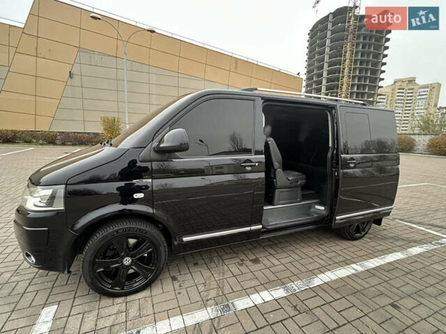 Черный Фольксваген Мультиван, объемом двигателя 1.97 л и пробегом 300 тыс. км за 25000 $, фото 29 на Automoto.ua