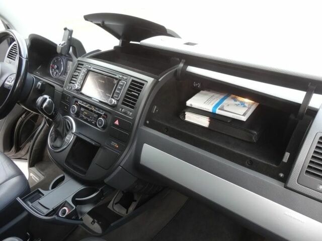 Черный Фольксваген Мультиван, объемом двигателя 2 л и пробегом 195 тыс. км за 9400 $, фото 15 на Automoto.ua