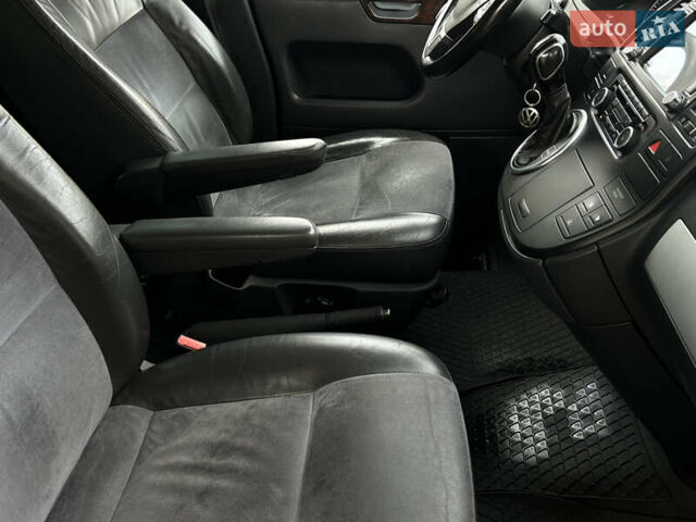 Чорний Фольксваген Мультиван, об'ємом двигуна 2 л та пробігом 311 тис. км за 21499 $, фото 16 на Automoto.ua