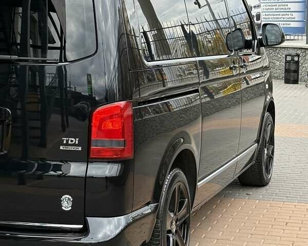 Черный Фольксваген Мультиван, объемом двигателя 1.98 л и пробегом 345 тыс. км за 21999 $, фото 21 на Automoto.ua