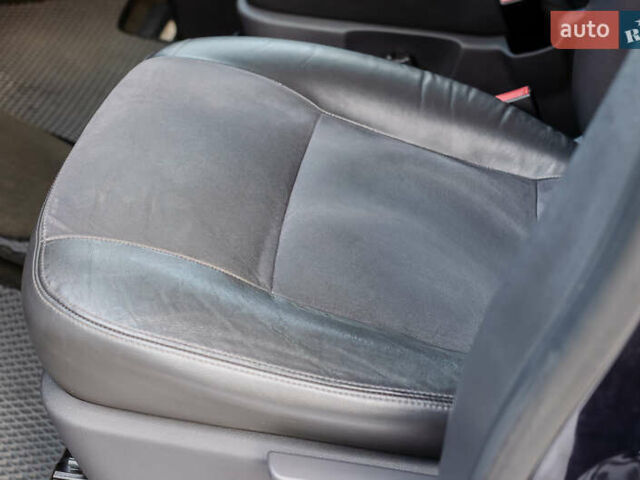 Черный Фольксваген Мультиван, объемом двигателя 1.98 л и пробегом 389 тыс. км за 23333 $, фото 29 на Automoto.ua