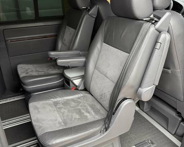 Черный Фольксваген Мультиван, объемом двигателя 1.98 л и пробегом 345 тыс. км за 21999 $, фото 42 на Automoto.ua