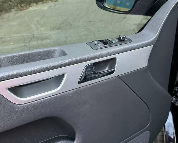 Черный Фольксваген Мультиван, объемом двигателя 1.98 л и пробегом 365 тыс. км за 19999 $, фото 44 на Automoto.ua