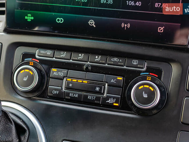 Черный Фольксваген Мультиван, объемом двигателя 1.98 л и пробегом 389 тыс. км за 23333 $, фото 24 на Automoto.ua