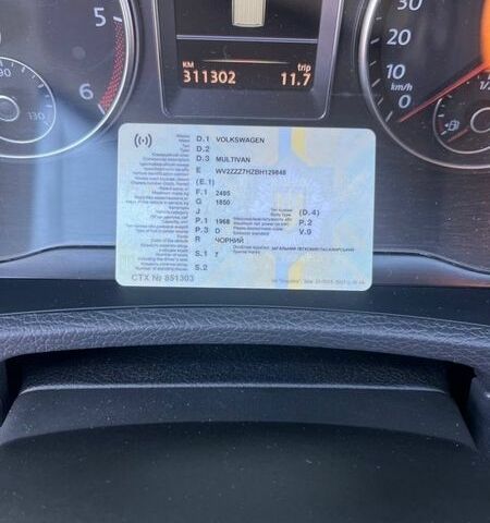 Черный Фольксваген Мультиван, объемом двигателя 1.98 л и пробегом 311 тыс. км за 22950 $, фото 4 на Automoto.ua