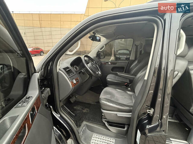 Черный Фольксваген Мультиван, объемом двигателя 1.97 л и пробегом 300 тыс. км за 25000 $, фото 38 на Automoto.ua