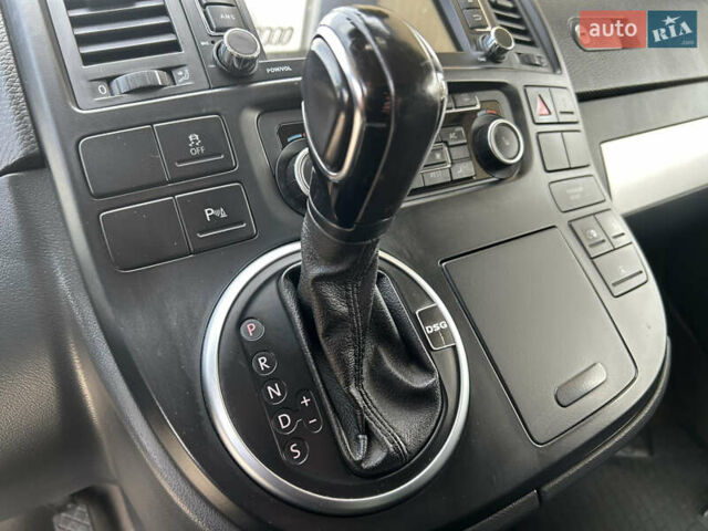 Чорний Фольксваген Мультиван, об'ємом двигуна 2 л та пробігом 311 тис. км за 21499 $, фото 14 на Automoto.ua