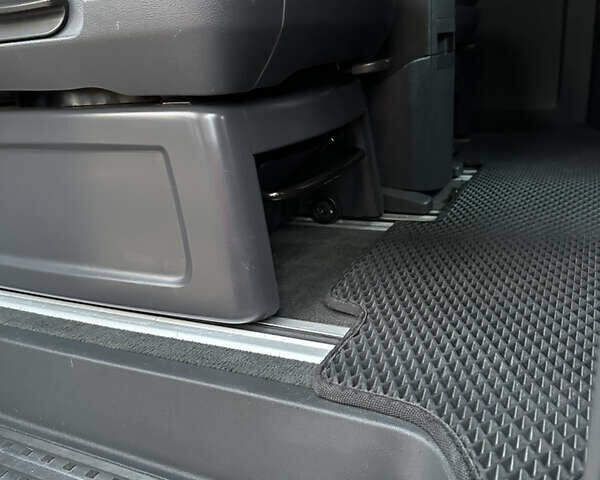 Черный Фольксваген Мультиван, объемом двигателя 1.98 л и пробегом 365 тыс. км за 19999 $, фото 53 на Automoto.ua