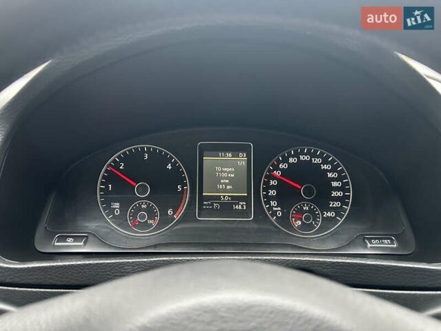 Черный Фольксваген Мультиван, объемом двигателя 1.97 л и пробегом 300 тыс. км за 25000 $, фото 42 на Automoto.ua