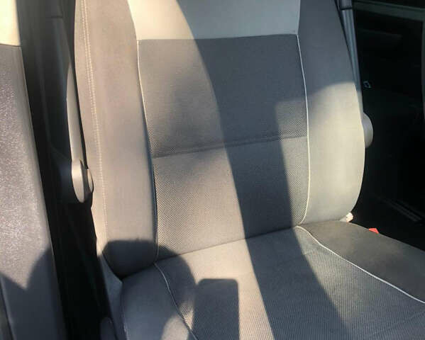 Черный Фольксваген Мультиван, объемом двигателя 2 л и пробегом 261 тыс. км за 20000 $, фото 19 на Automoto.ua