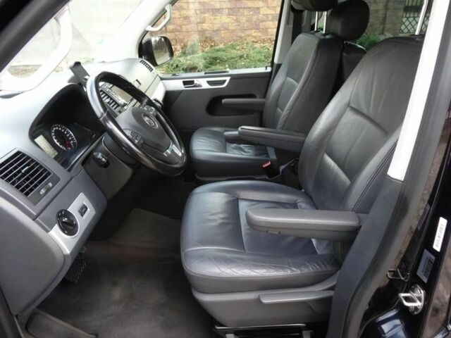 Черный Фольксваген Мультиван, объемом двигателя 2 л и пробегом 195 тыс. км за 9400 $, фото 19 на Automoto.ua