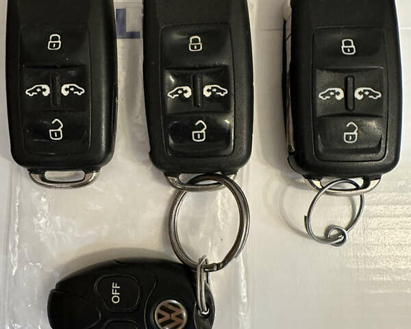 Черный Фольксваген Мультиван, объемом двигателя 1.98 л и пробегом 365 тыс. км за 19999 $, фото 64 на Automoto.ua