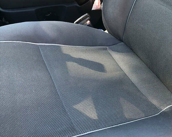 Черный Фольксваген Мультиван, объемом двигателя 2 л и пробегом 261 тыс. км за 20000 $, фото 20 на Automoto.ua