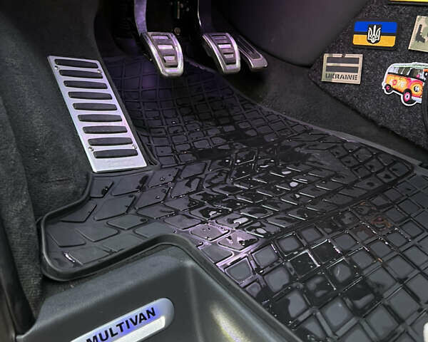 Черный Фольксваген Мультиван, объемом двигателя 1.97 л и пробегом 299 тыс. км за 25300 $, фото 13 на Automoto.ua