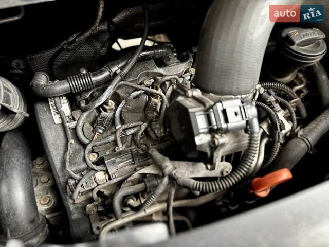 Черный Фольксваген Мультиван, объемом двигателя 2 л и пробегом 299 тыс. км за 24750 $, фото 71 на Automoto.ua