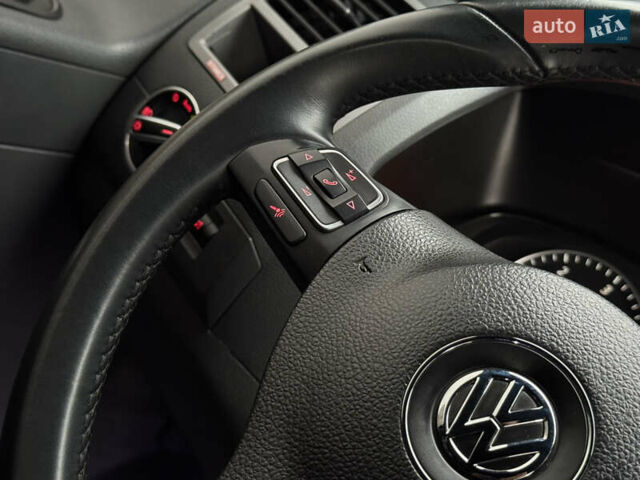 Черный Фольксваген Мультиван, объемом двигателя 2 л и пробегом 299 тыс. км за 24750 $, фото 61 на Automoto.ua