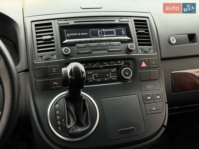 Черный Фольксваген Мультиван, объемом двигателя 2 л и пробегом 218 тыс. км за 20500 $, фото 6 на Automoto.ua