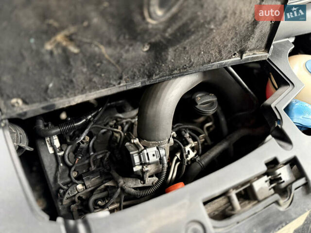 Черный Фольксваген Мультиван, объемом двигателя 2 л и пробегом 299 тыс. км за 24750 $, фото 70 на Automoto.ua