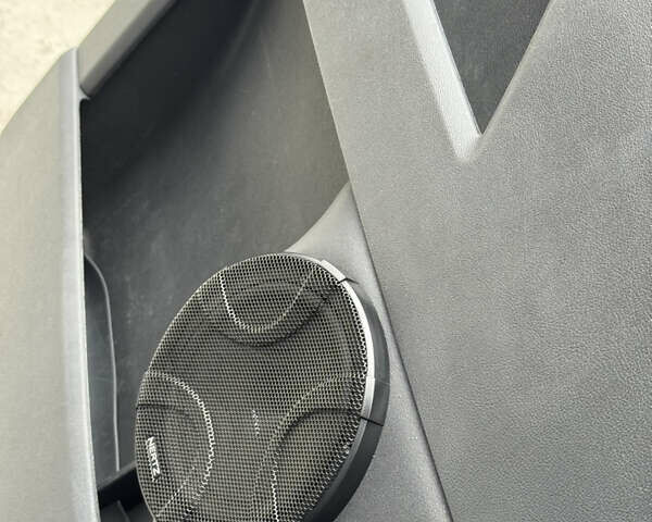 Черный Фольксваген Мультиван, объемом двигателя 2 л и пробегом 299 тыс. км за 24750 $, фото 33 на Automoto.ua