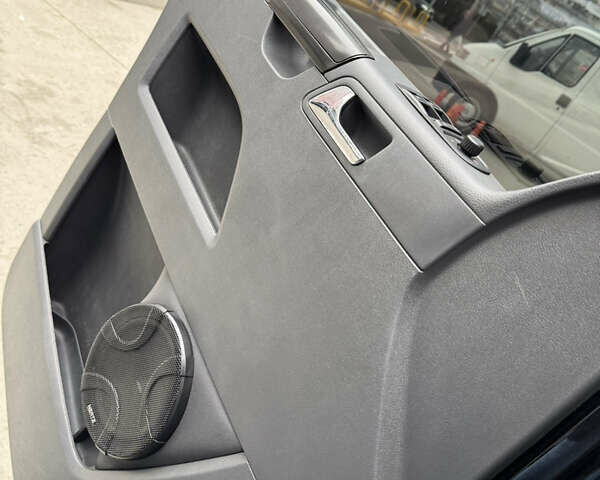 Черный Фольксваген Мультиван, объемом двигателя 2 л и пробегом 299 тыс. км за 24750 $, фото 34 на Automoto.ua