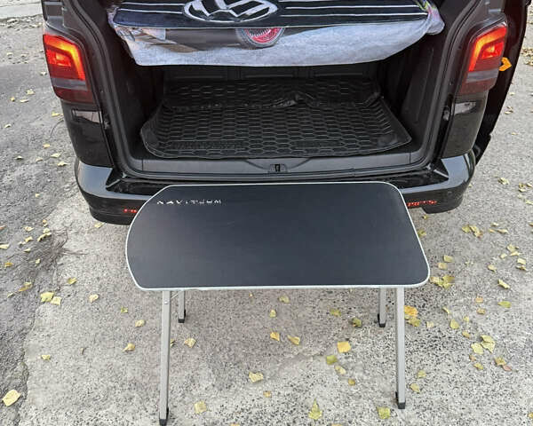 Черный Фольксваген Мультиван, объемом двигателя 2 л и пробегом 299 тыс. км за 24750 $, фото 74 на Automoto.ua