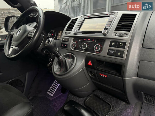 Черный Фольксваген Мультиван, объемом двигателя 2 л и пробегом 299 тыс. км за 24750 $, фото 54 на Automoto.ua