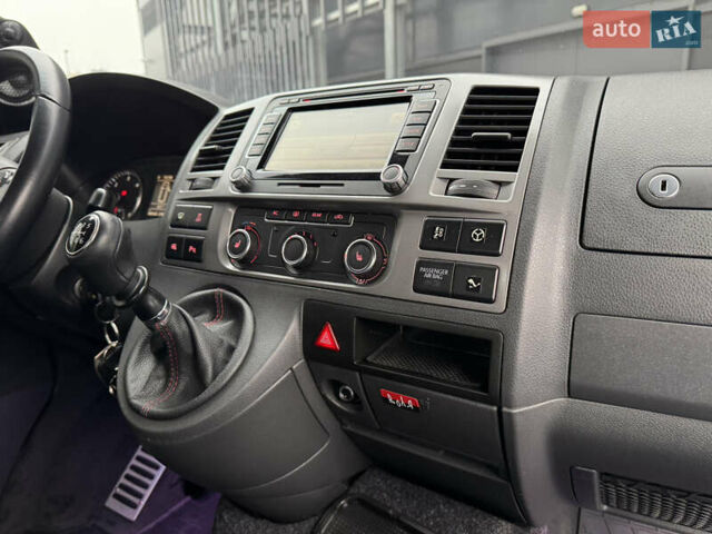 Черный Фольксваген Мультиван, объемом двигателя 2 л и пробегом 299 тыс. км за 24750 $, фото 57 на Automoto.ua