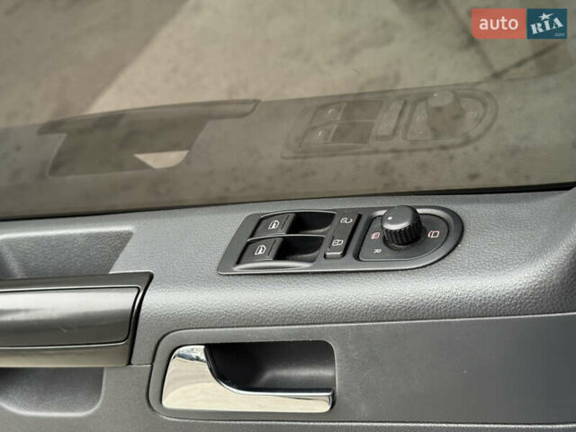 Черный Фольксваген Мультиван, объемом двигателя 2 л и пробегом 299 тыс. км за 24750 $, фото 35 на Automoto.ua