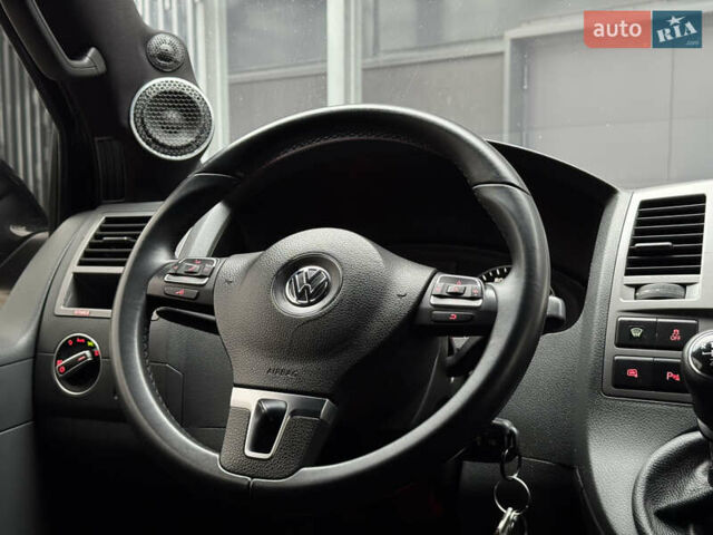 Черный Фольксваген Мультиван, объемом двигателя 2 л и пробегом 299 тыс. км за 24750 $, фото 51 на Automoto.ua