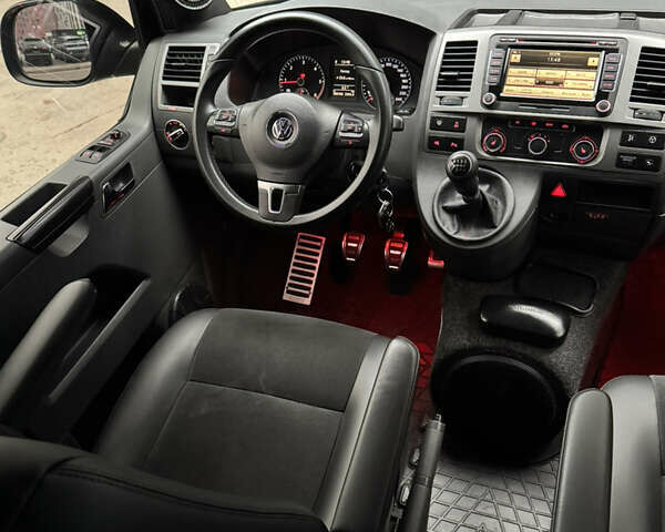 Черный Фольксваген Мультиван, объемом двигателя 2 л и пробегом 299 тыс. км за 24750 $, фото 2 на Automoto.ua