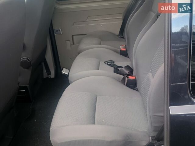 Чорний Фольксваген Мультиван, об'ємом двигуна 1.98 л та пробігом 240 тис. км за 17200 $, фото 1 на Automoto.ua