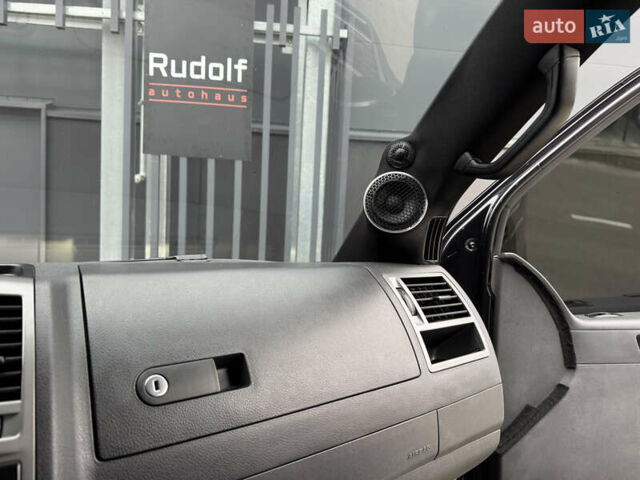 Черный Фольксваген Мультиван, объемом двигателя 2 л и пробегом 299 тыс. км за 24750 $, фото 56 на Automoto.ua