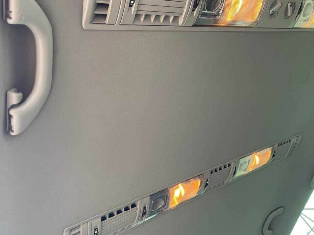 Чорний Фольксваген Мультиван, об'ємом двигуна 2 л та пробігом 315 тис. км за 19990 $, фото 11 на Automoto.ua