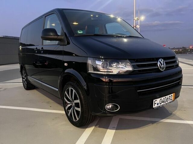 Черный Фольксваген Мультиван, объемом двигателя 2 л и пробегом 122 тыс. км за 8600 $, фото 1 на Automoto.ua