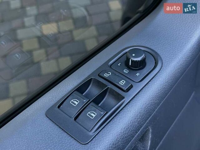 Черный Фольксваген Мультиван, объемом двигателя 1.97 л и пробегом 187 тыс. км за 18500 $, фото 20 на Automoto.ua