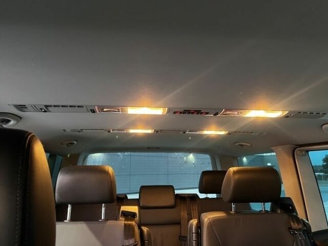 Черный Фольксваген Мультиван, объемом двигателя 2 л и пробегом 122 тыс. км за 8600 $, фото 20 на Automoto.ua