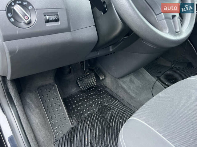 Черный Фольксваген Мультиван, объемом двигателя 1.98 л и пробегом 209 тыс. км за 16800 $, фото 21 на Automoto.ua