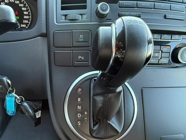 Чорний Фольксваген Мультиван, об'ємом двигуна 2 л та пробігом 117 тис. км за 9400 $, фото 18 на Automoto.ua