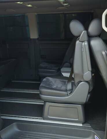 Черный Фольксваген Мультиван, объемом двигателя 1.97 л и пробегом 145 тыс. км за 30000 $, фото 3 на Automoto.ua