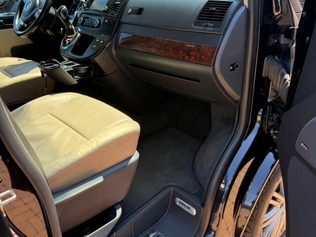 Черный Фольксваген Мультиван, объемом двигателя 2 л и пробегом 330 тыс. км за 30000 $, фото 6 на Automoto.ua