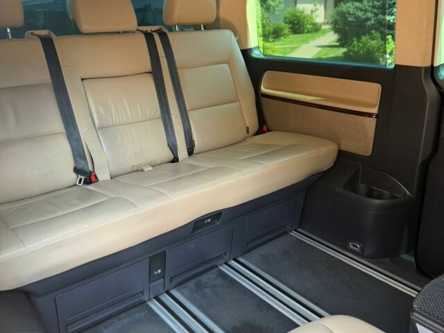 Черный Фольксваген Мультиван, объемом двигателя 2 л и пробегом 330 тыс. км за 30000 $, фото 3 на Automoto.ua