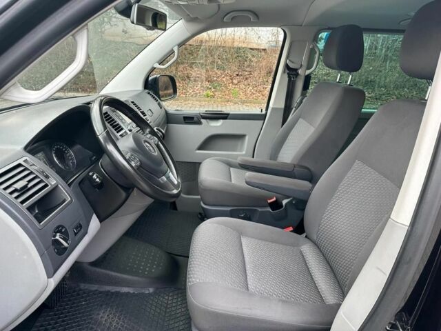 Черный Фольксваген Мультиван, объемом двигателя 2 л и пробегом 142 тыс. км за 12800 $, фото 16 на Automoto.ua