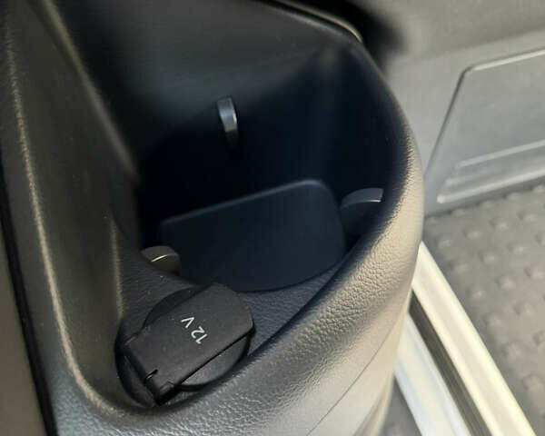 Чорний Фольксваген Мультиван, об'ємом двигуна 1.97 л та пробігом 196 тис. км за 38500 $, фото 32 на Automoto.ua